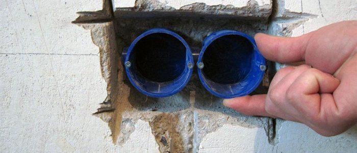 Розетка в бетонной стене: правила проведения монтажа